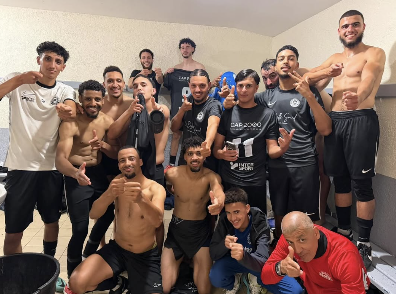 Joueurs du Montpellier Atlas Paillade dans le vestiaire